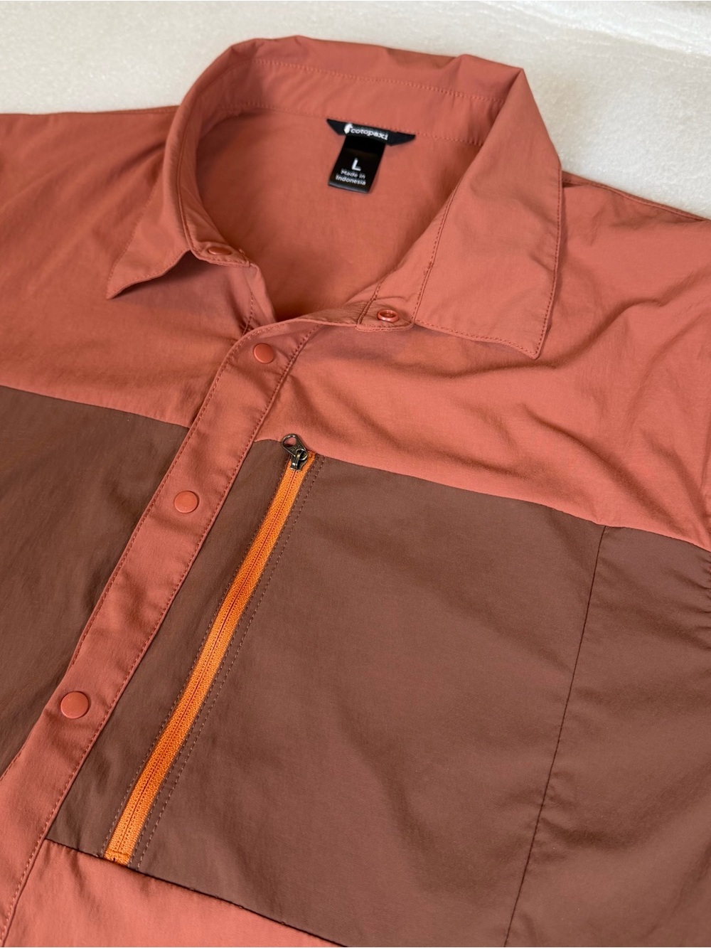 Cotopaxi Sumaco Men's large Short Sleeve Vented Zipped Pocket Orange Brown Shirt